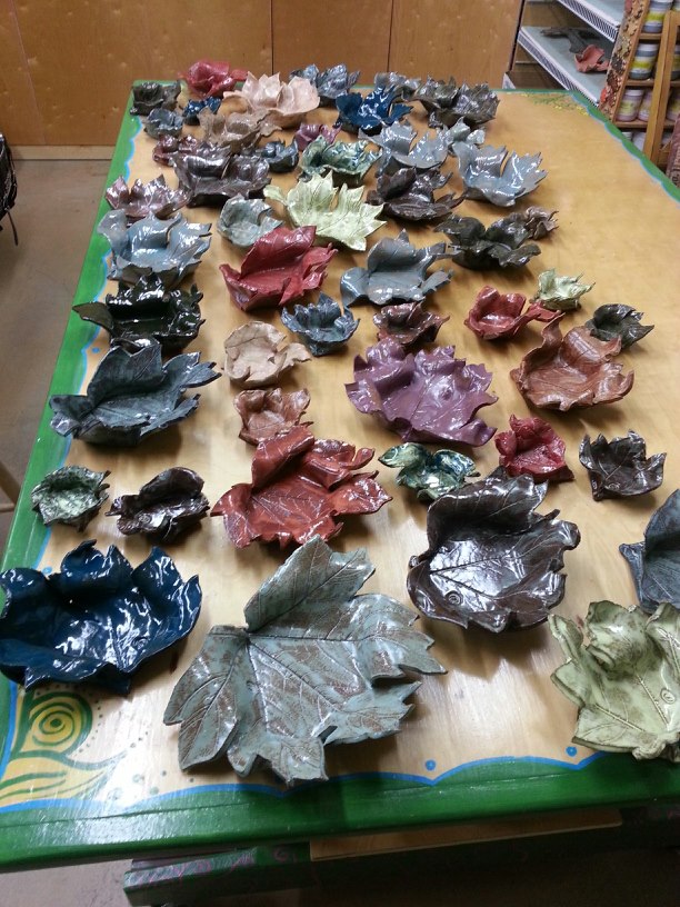 Alaska leaf bowls on table2